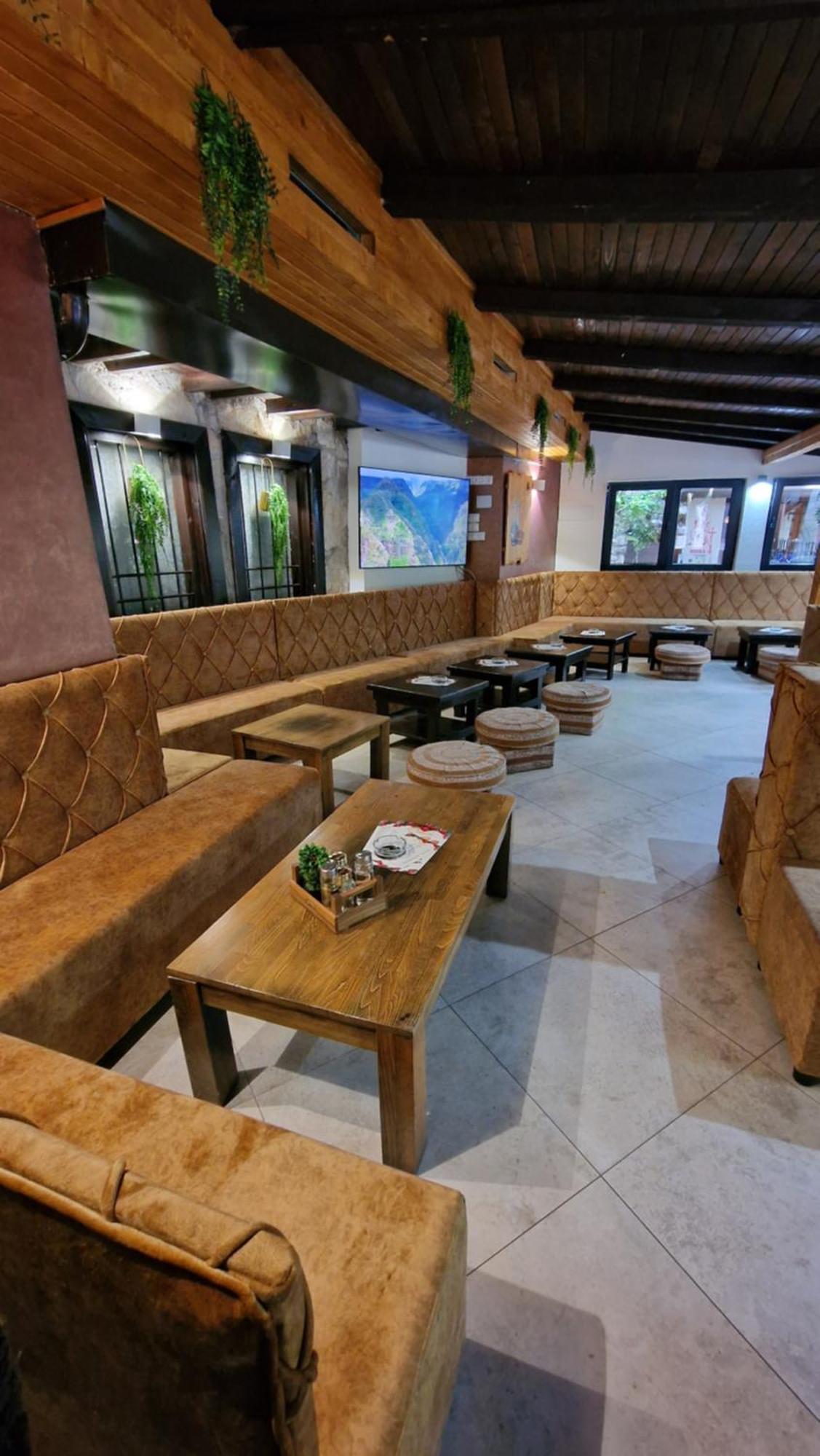 Pansion Oscar Summer Garden Mostar Bagian luar foto