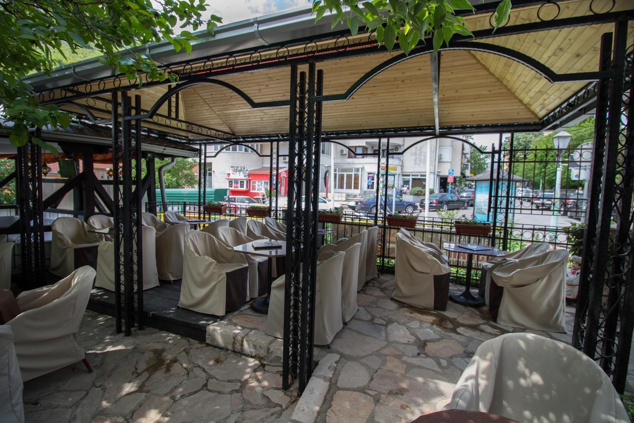 Pansion Oscar Summer Garden Mostar Bagian luar foto